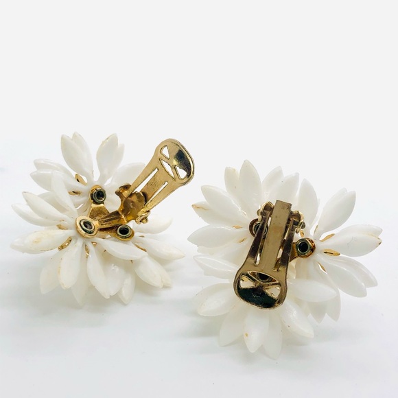ADORABLE Retro Mod Flower Earrings - Picture 2 of 7